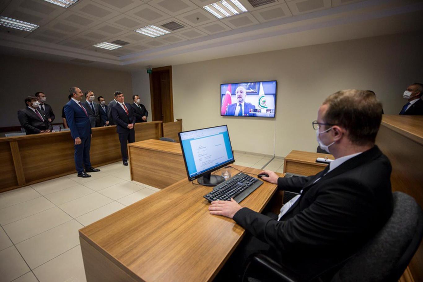 Adalet Bakanı Gül 'E-Duruşma Sistemi'ni test etti Adalet Bakanı Gül 'E-Duruşma Sistemi'ni test etti